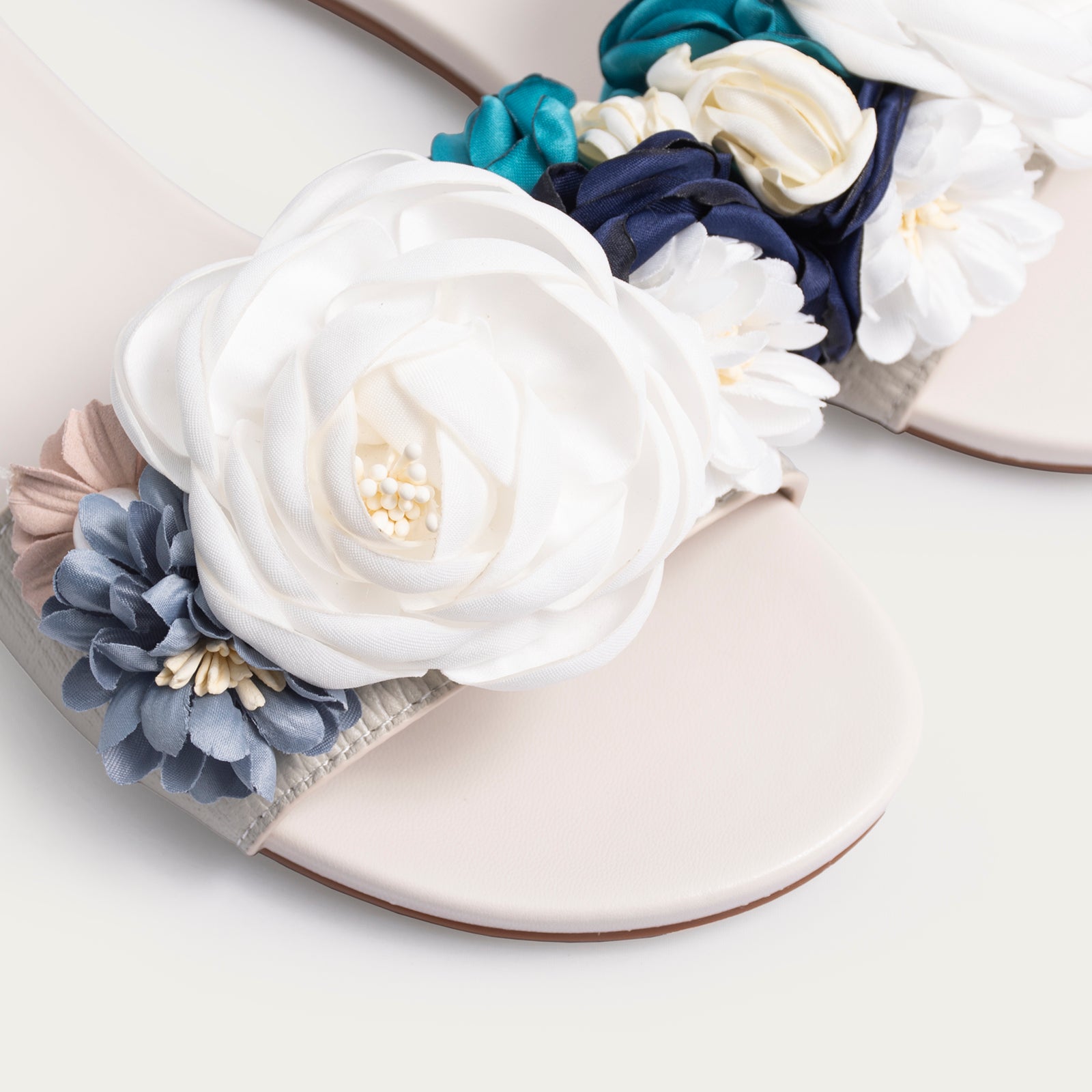 White 2025 flower sandals